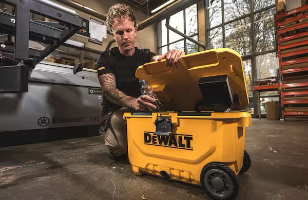 DEWALT 20V MAX Portable Air Cooler d